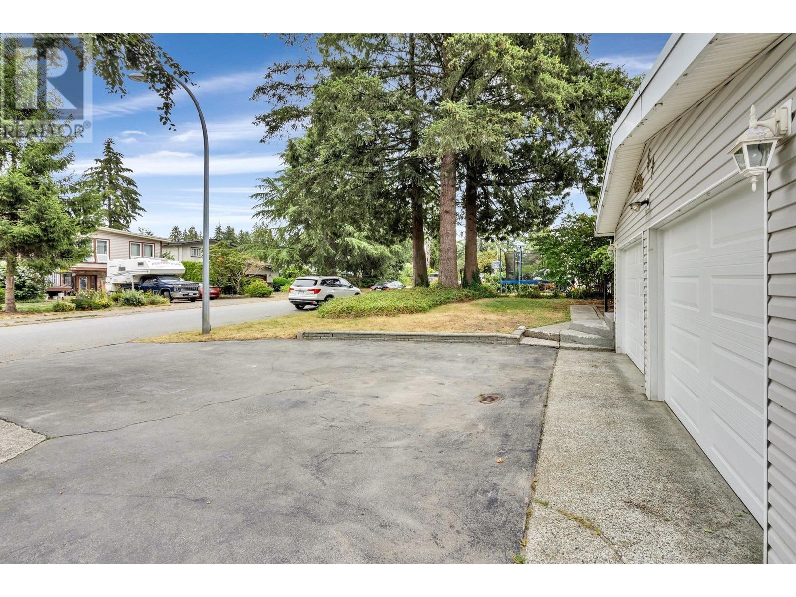 19536 118b Avenue, Pitt Meadows, British Columbia  V3Y 1L3 - Photo 3 - R2916937