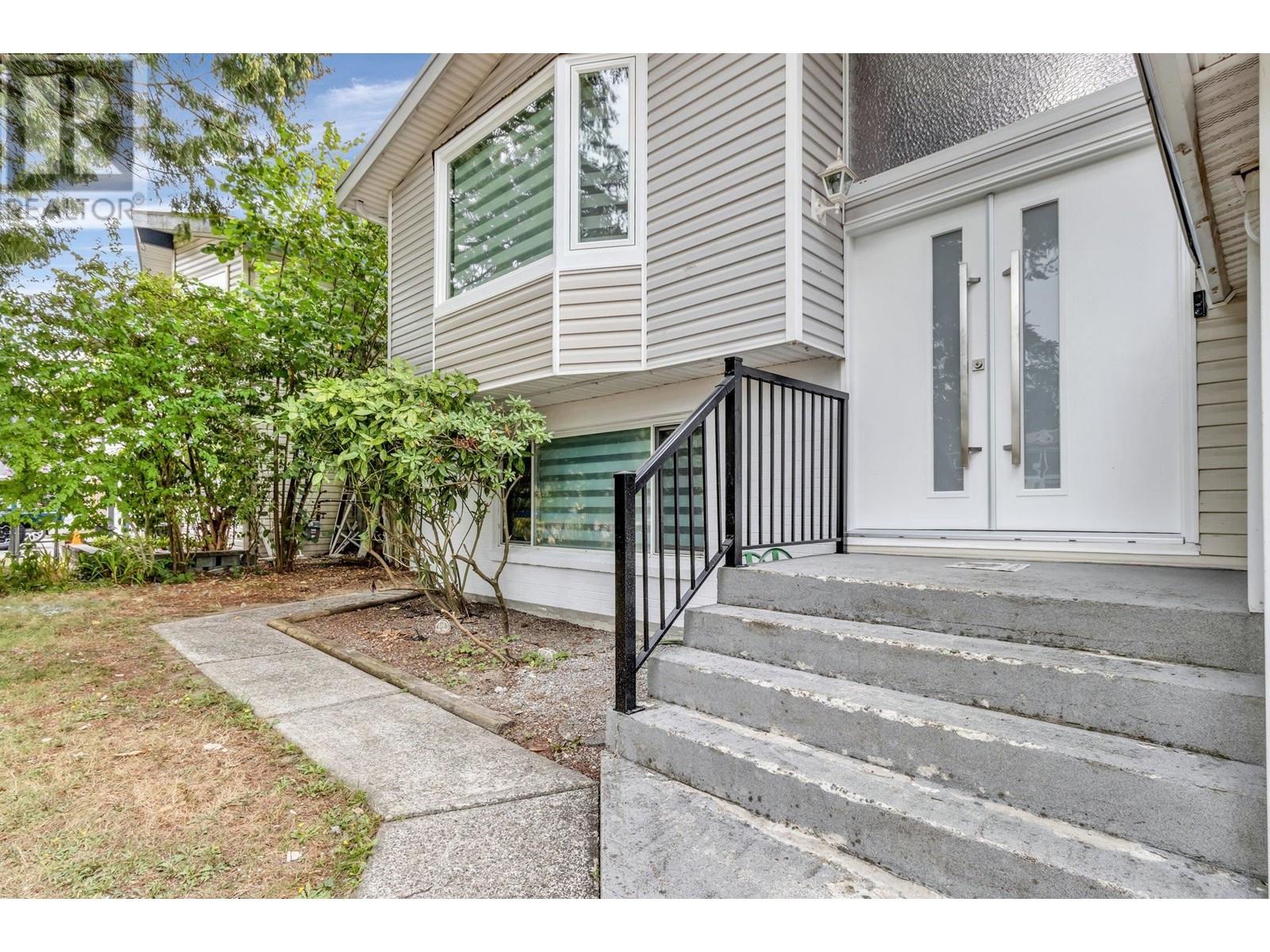19536 118b Avenue, Pitt Meadows, British Columbia  V3Y 1L3 - Photo 5 - R2916937