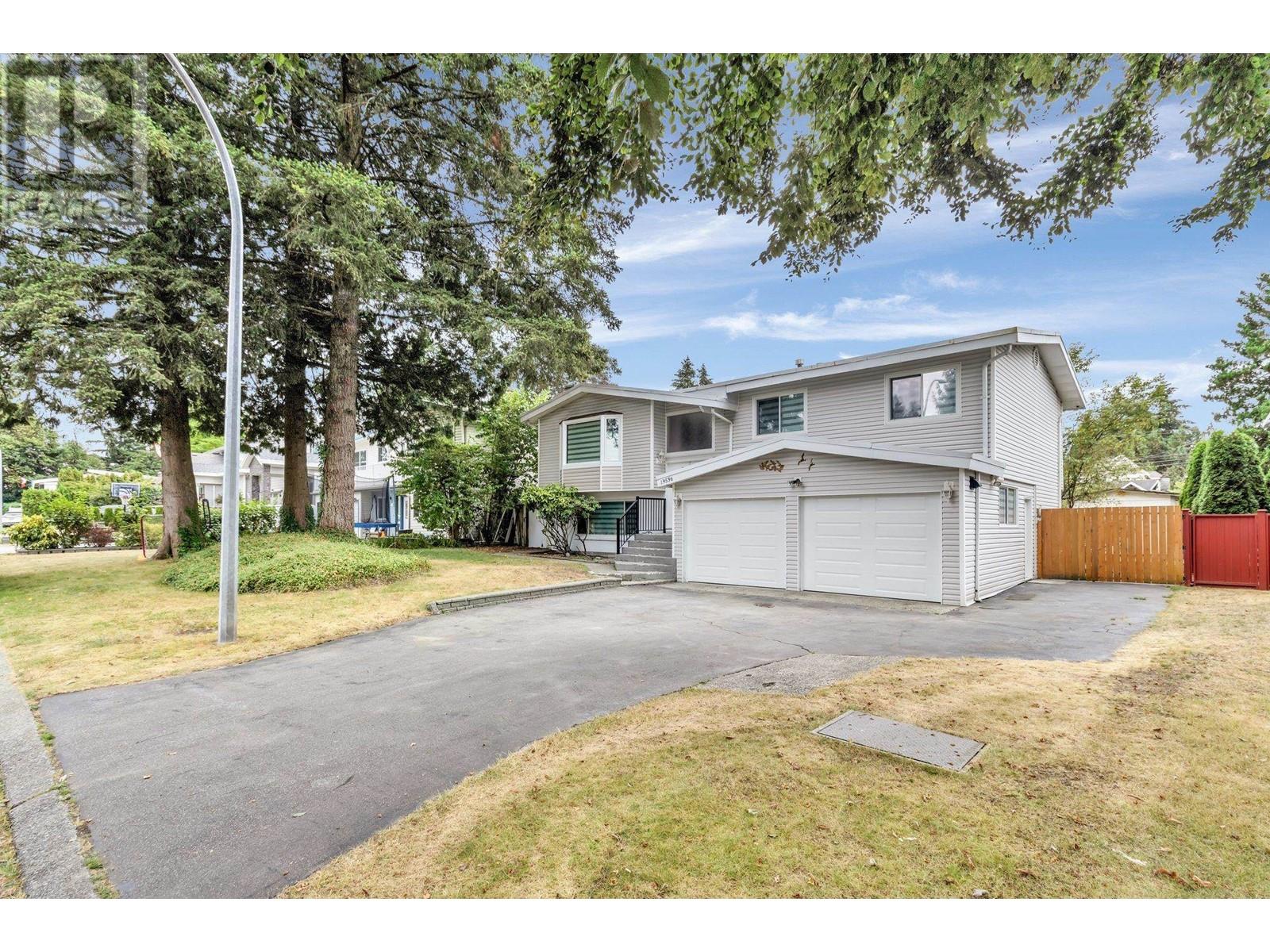 19536 118b Avenue, Pitt Meadows, British Columbia  V3Y 1L3 - Photo 1 - R2916937