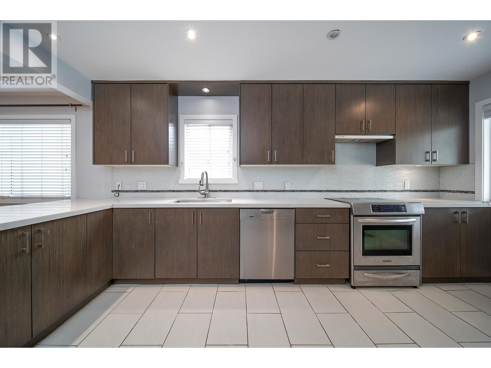 3063 Rosemont Drive, Vancouver, British Columbia V5S 2C8 - Photo 11 - R2917134