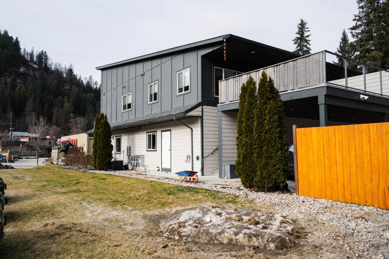 495 Columbia Avenue, South Castlegar, British Columbia  V1N 1G8 - Photo 12 - 2479137