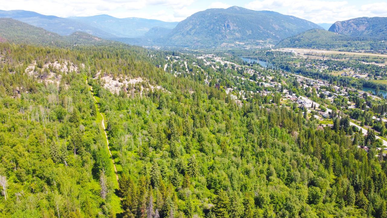 3300 10th Avenue, Castlegar, British Columbia  V1N 3A5 - Photo 10 - 2479162