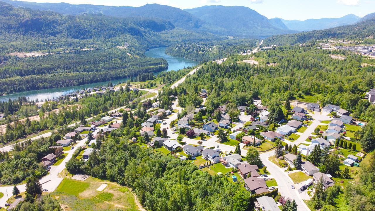 3300 10th Avenue, Castlegar, British Columbia  V1N 3A5 - Photo 5 - 2479162