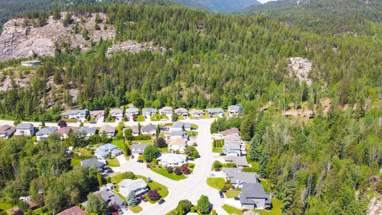 3300 10th Avenue, Castlegar, British Columbia  V1N 3A5 - Photo 7 - 2479162