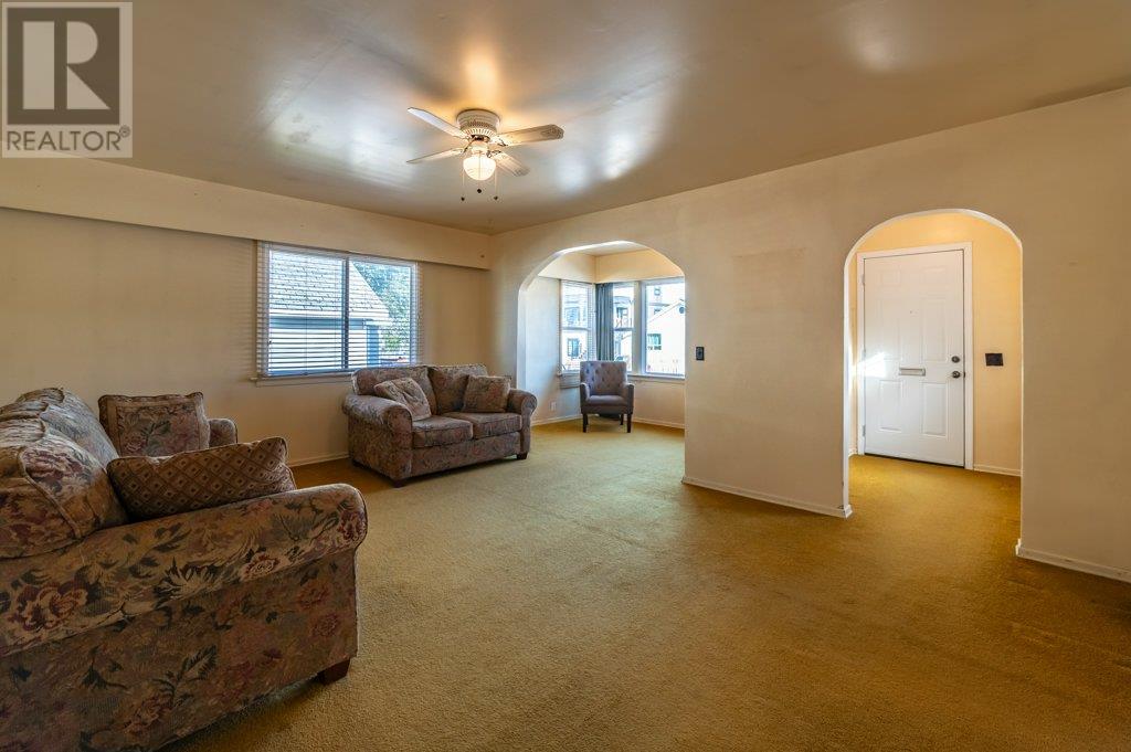 Property at 470 Heales Avenue image 3