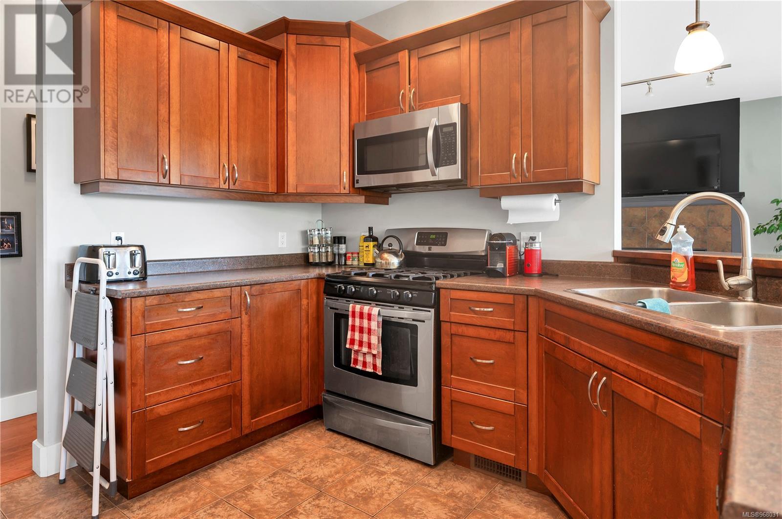 Property at 3668 Vermont Pl image 3