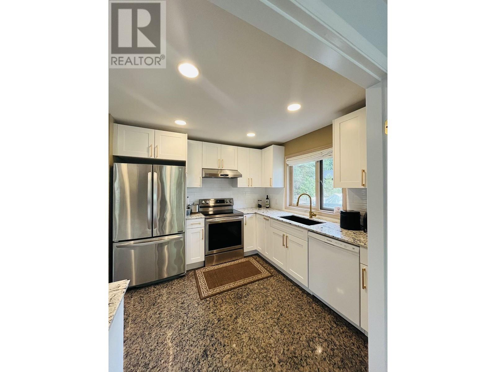 12881 Sunshine Coast Highway, Madeira Park, British Columbia  V0N 2H1 - Photo 3 - R2916924