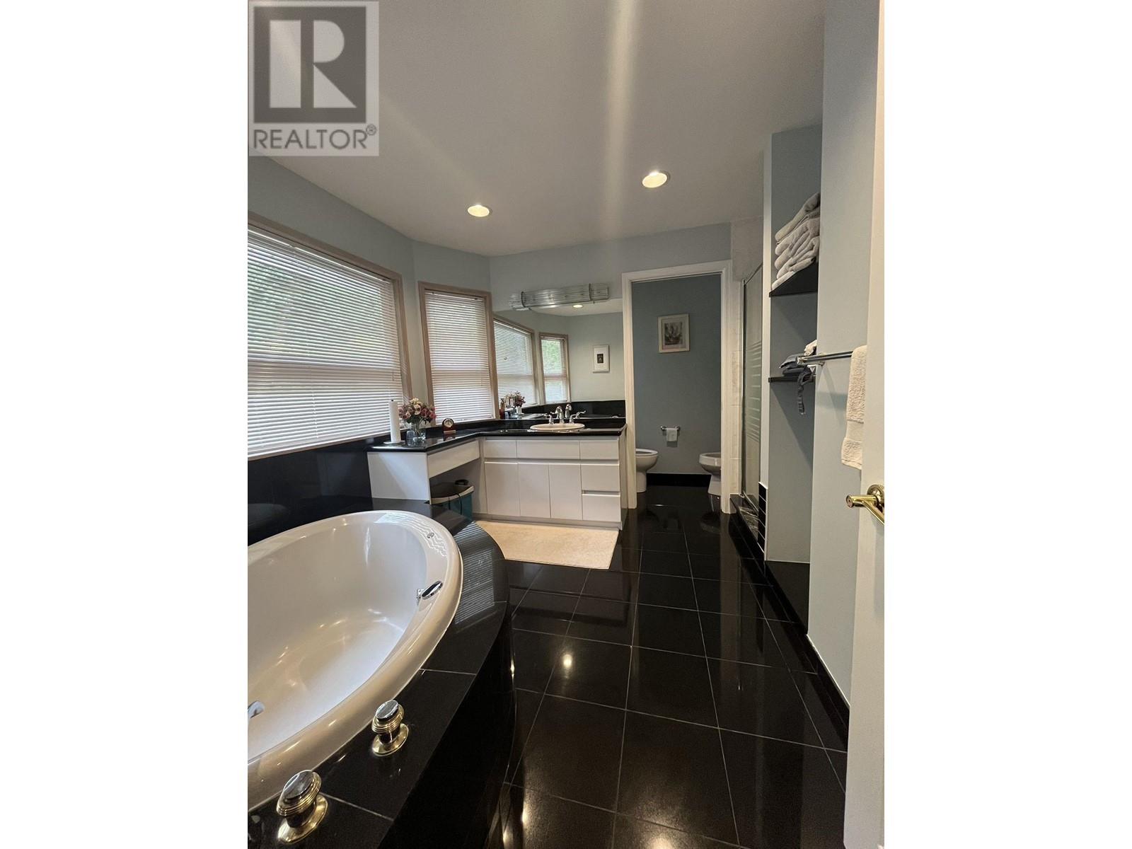 12881 Sunshine Coast Highway, Madeira Park, British Columbia  V0N 2H1 - Photo 11 - R2916924