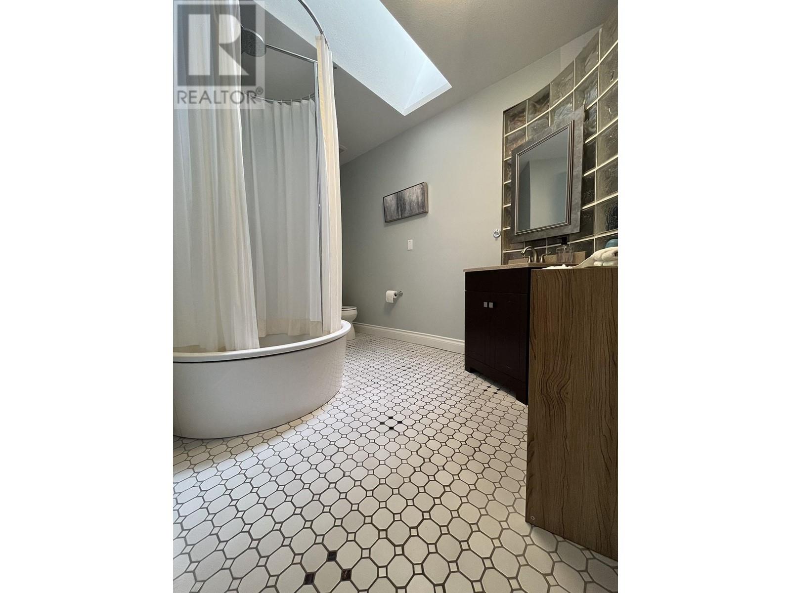 12881 Sunshine Coast Highway, Madeira Park, British Columbia  V0N 2H1 - Photo 12 - R2916924