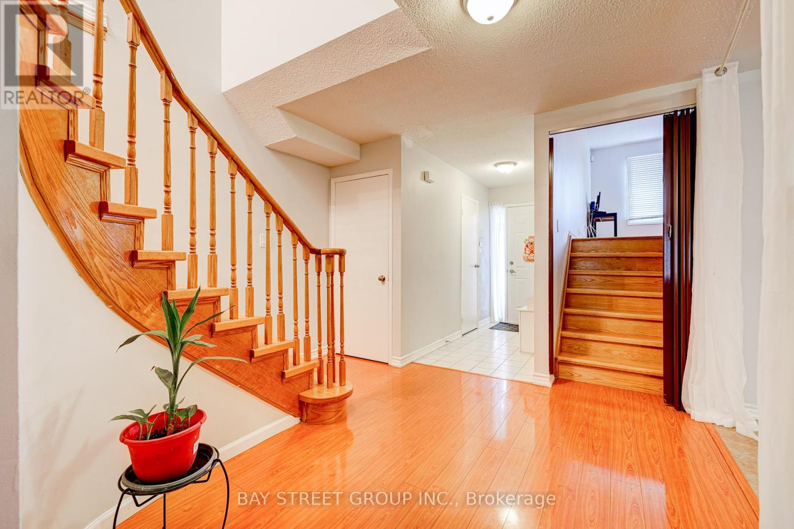 Upper - 52 Lansbury Drive, Toronto, Ontario  M1V 3H6 - Photo 5 - E9264841