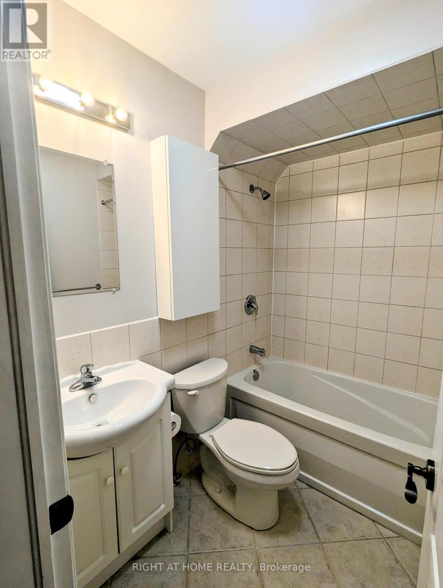 56 B Strathnairn Avenue, Toronto, Ontario  M6M 2E7 - Photo 3 - W9264893