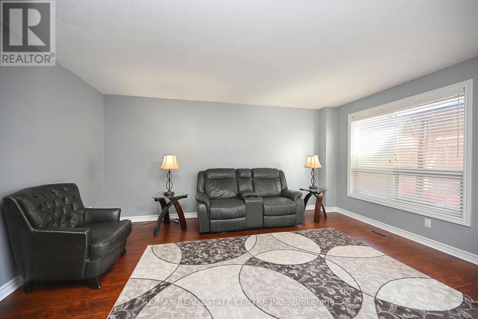 46 Berkshire Square, Brampton (Heart Lake East), Ontario  L6Z 1N4 - Photo 6 - W9265022