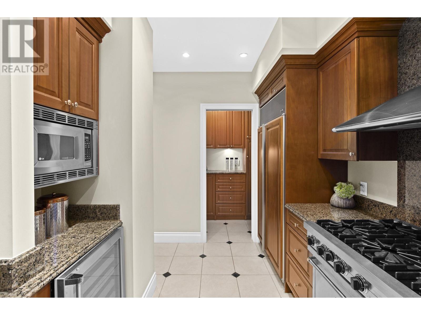 Listing Picture 10 of 40 : 2002 1515 HOMER MEWS, Vancouver / 溫哥華 - 魯藝地產 Yvonne Lu Group - MLS Medallion Club Member