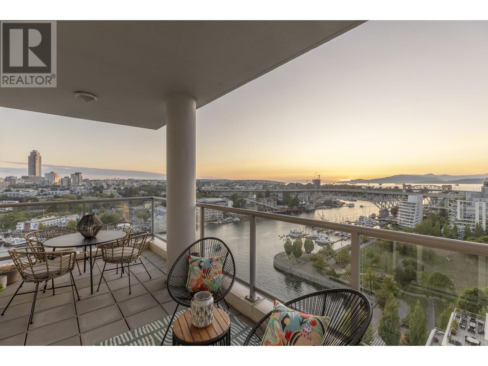 Listing Picture 16 of 40 : 2002 1515 HOMER MEWS, Vancouver / 溫哥華 - 魯藝地產 Yvonne Lu Group - MLS Medallion Club Member