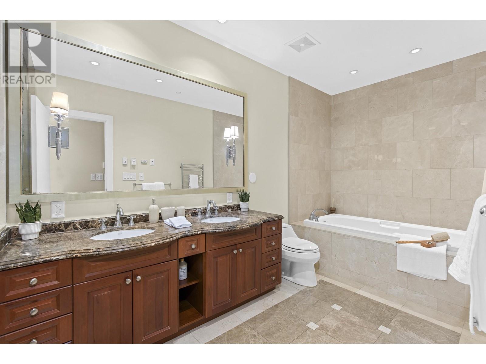 Listing Picture 22 of 40 : 2002 1515 HOMER MEWS, Vancouver / 溫哥華 - 魯藝地產 Yvonne Lu Group - MLS Medallion Club Member