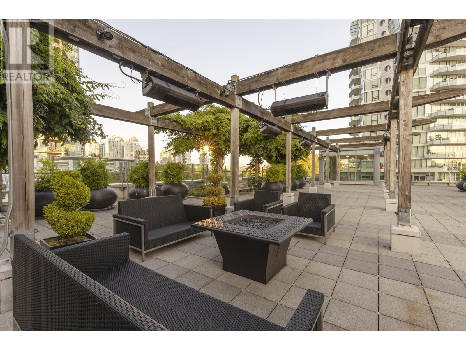 Listing Picture 33 of 40 : 2002 1515 HOMER MEWS, Vancouver / 溫哥華 - 魯藝地產 Yvonne Lu Group - MLS Medallion Club Member