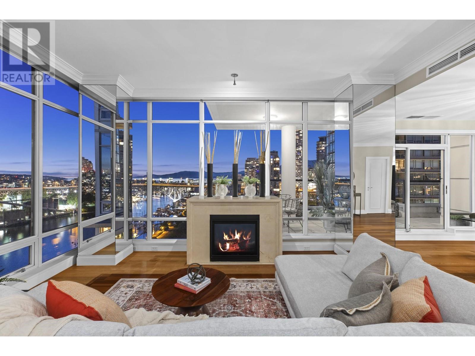 Listing Picture 4 of 40 : 2002 1515 HOMER MEWS, Vancouver / 溫哥華 - 魯藝地產 Yvonne Lu Group - MLS Medallion Club Member