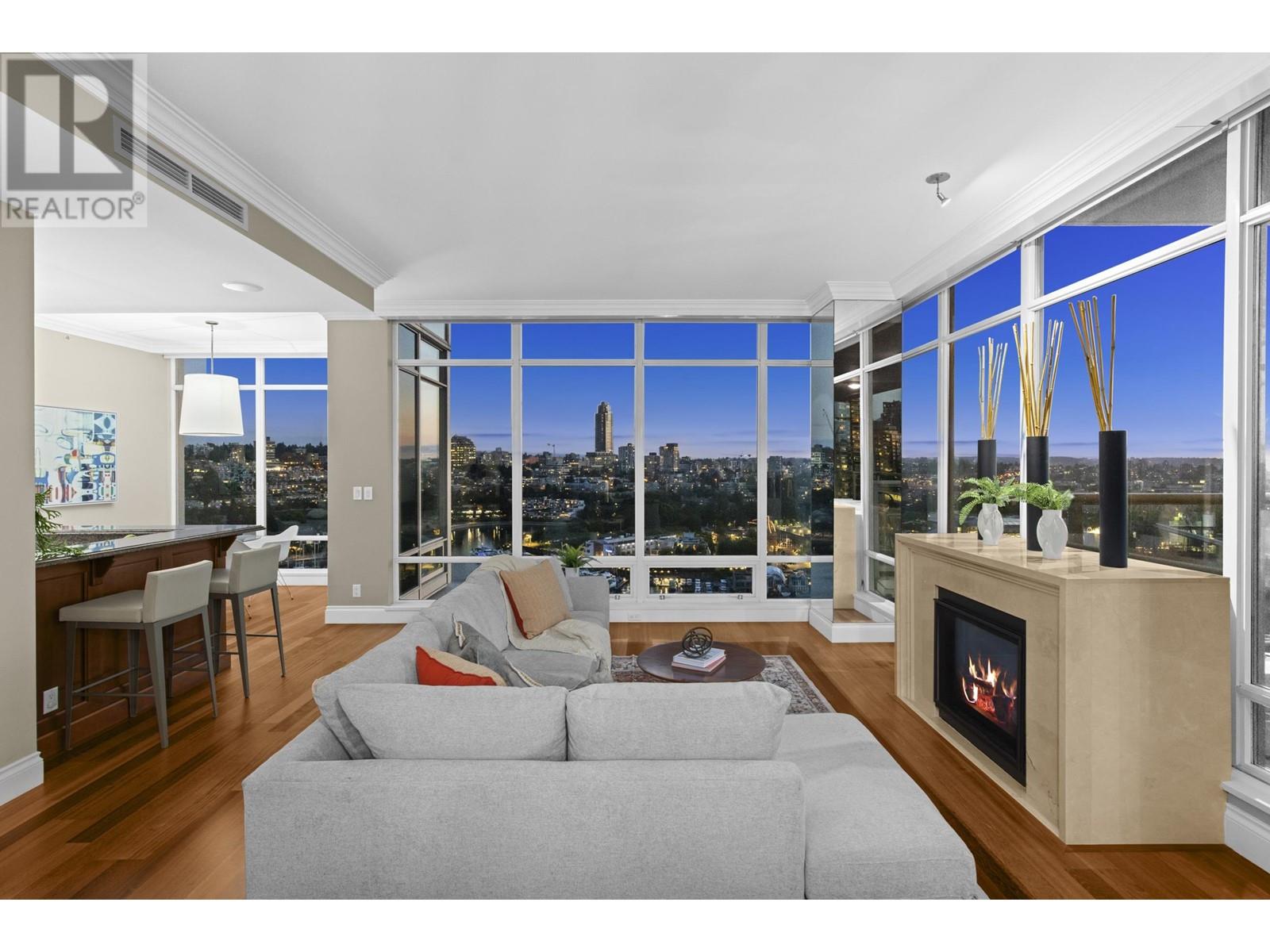 Listing Picture 6 of 40 : 2002 1515 HOMER MEWS, Vancouver / 溫哥華 - 魯藝地產 Yvonne Lu Group - MLS Medallion Club Member