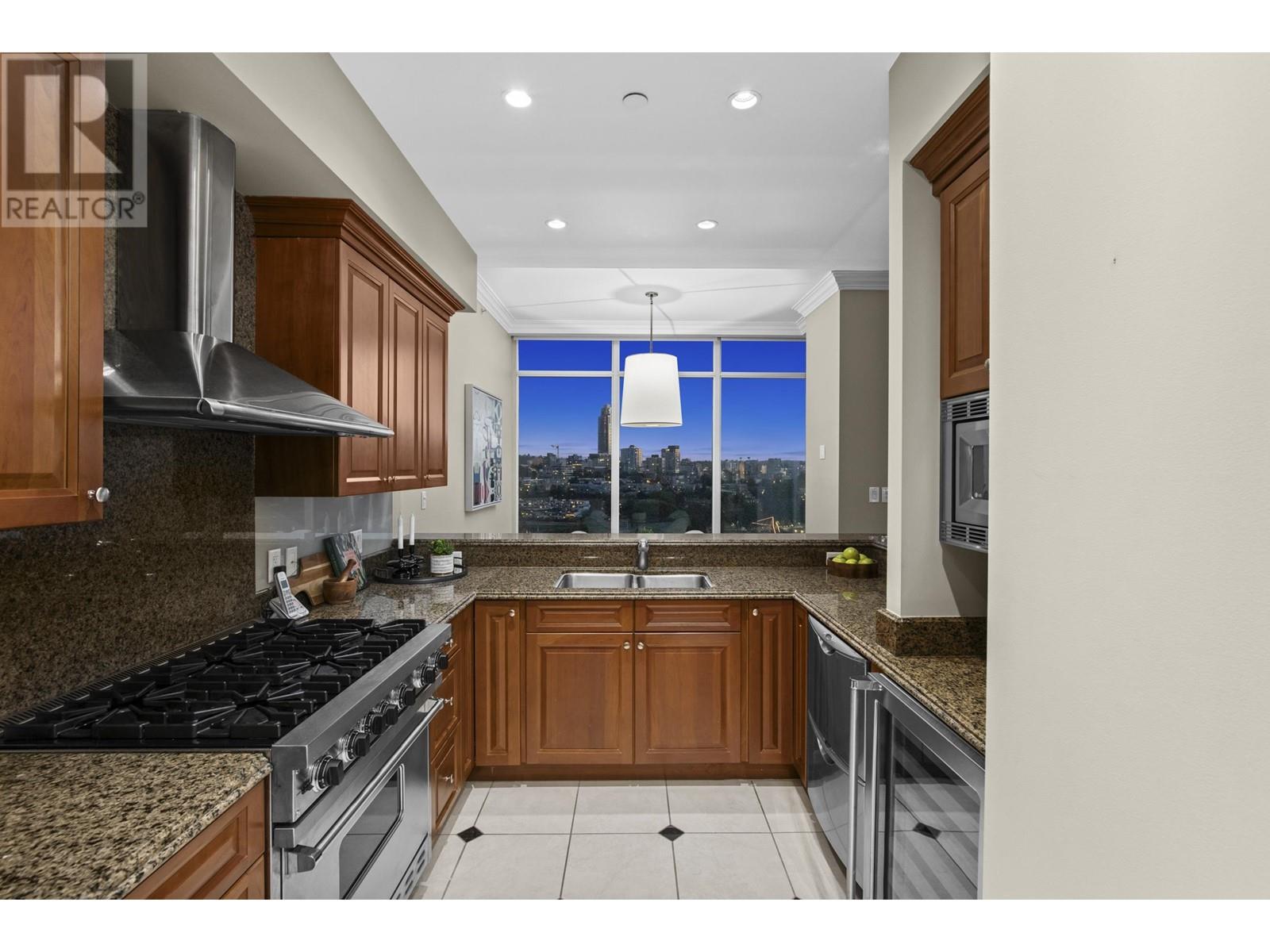 Listing Picture 9 of 40 : 2002 1515 HOMER MEWS, Vancouver / 溫哥華 - 魯藝地產 Yvonne Lu Group - MLS Medallion Club Member