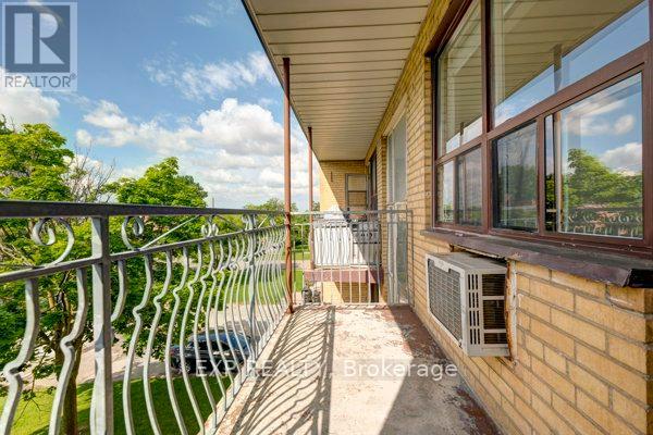 Apt. 5 - 42 Meadowbrook Rd Road, Toronto (Englemount-Lawrence), Ontario  M6B 2S6 - Photo 13 - C9265425