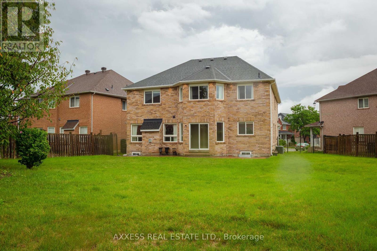 26 Ferncastle Crescent, Brampton (Fletcher's Meadow), Ontario  L7A 3P2 - Photo 4 - W9265686