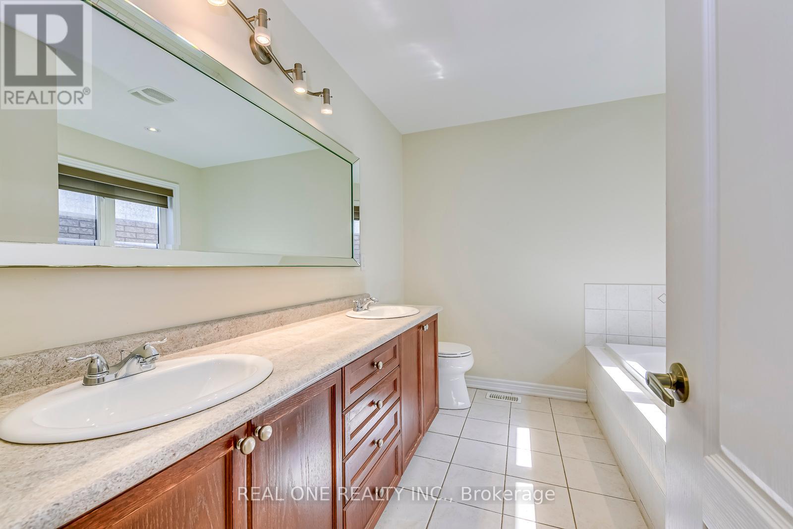 2392 Wasaga Drive, Oakville (Iroquois Ridge North), Ontario  L6H 0B8 - Photo 26 - W9265715