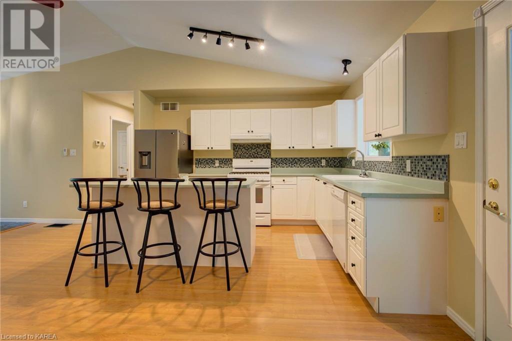 224 Lower Oak Leaf Road, Lyndhurst, Ontario  K0E 1N0 - Photo 21 - 40625853