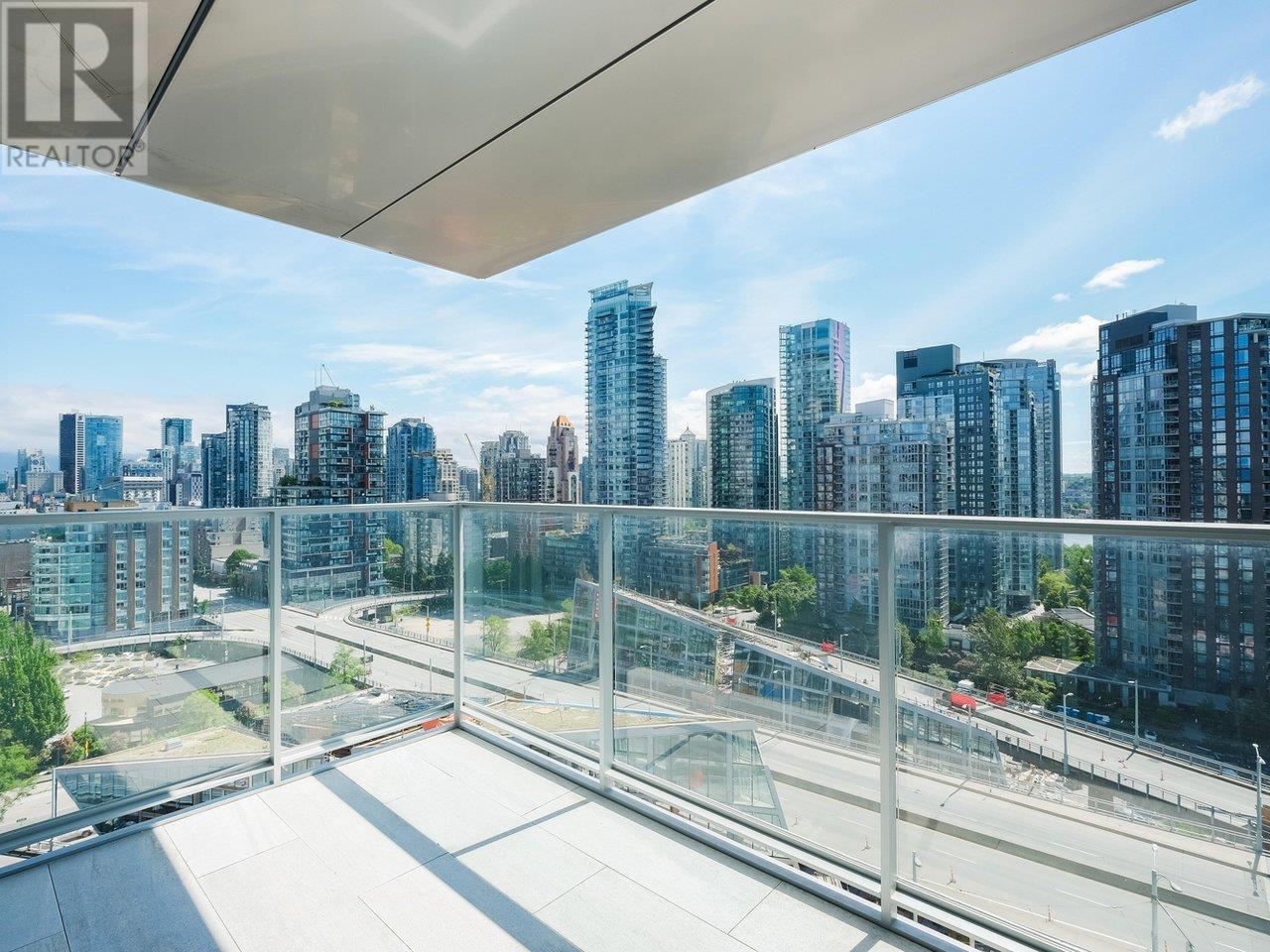 2102 1480 Howe Street, Vancouver, British Columbia  V6Z 1C4 - Photo 1 - R2894730