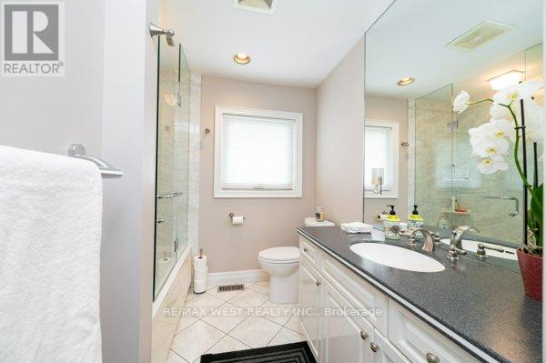 22 Glen Meadow Court, Toronto (Islington-City Centre West), Ontario  M9B 5B8 - Photo 20 - W9265514