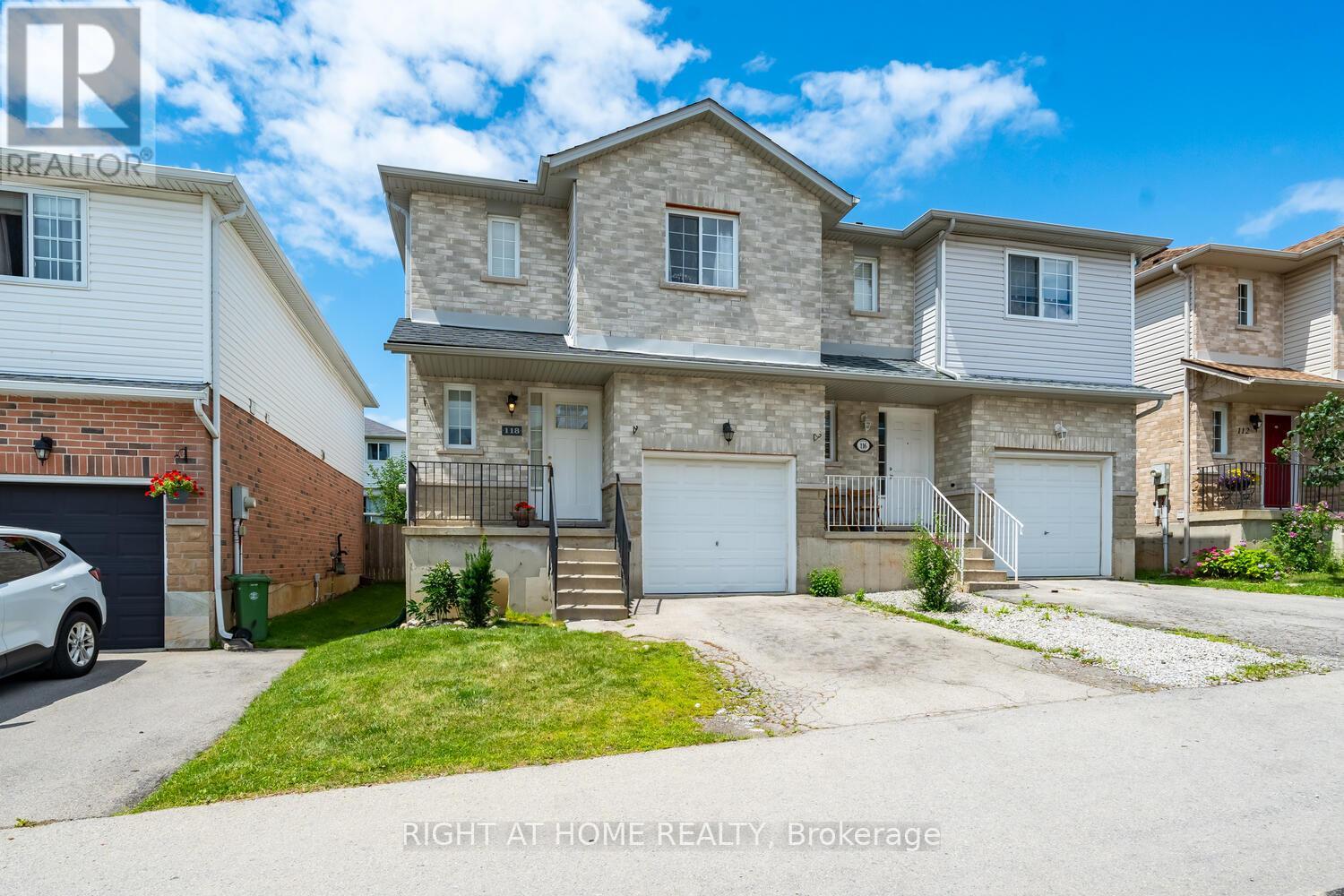 118 Vennio Lane, Hamilton (Barnstown), Ontario  L9B 2Y7 - Photo 2 - X9266085