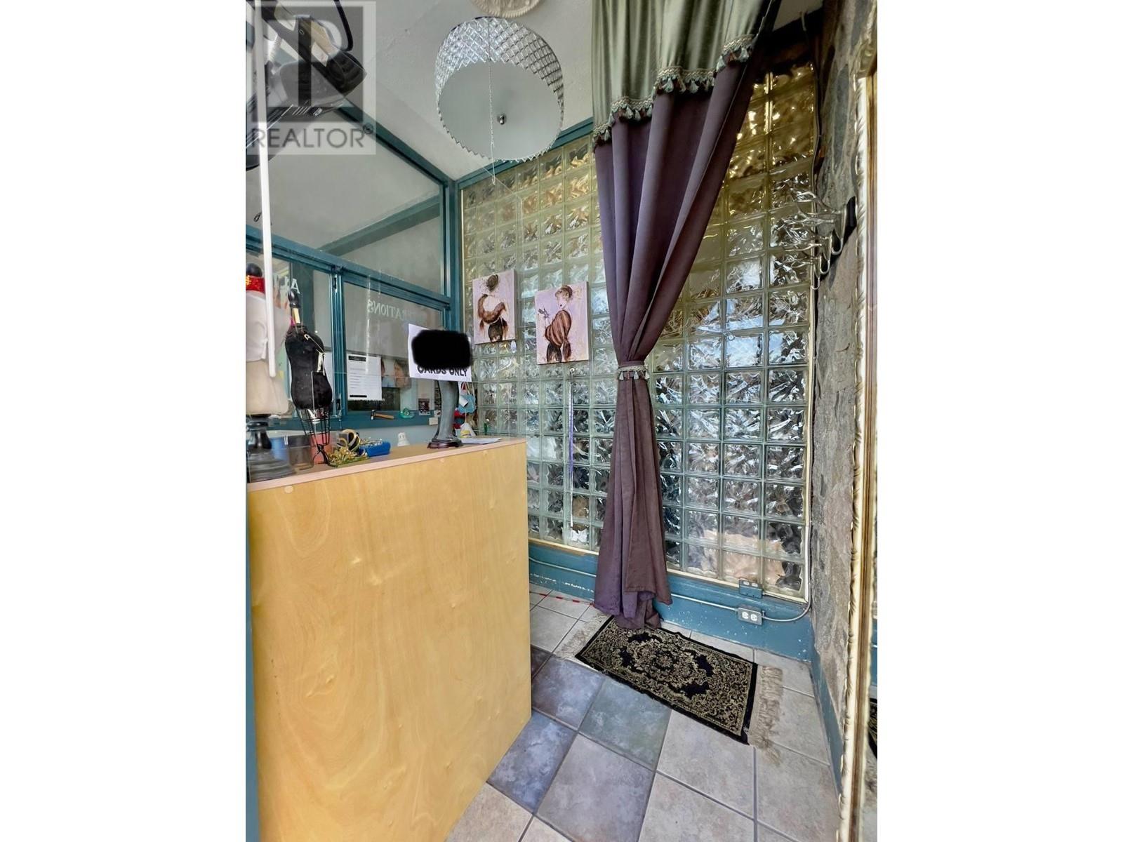 K1 1940 Lonsdale Avenue, North Vancouver, British Columbia  V7M 2K1 - Photo 2 - C8059303