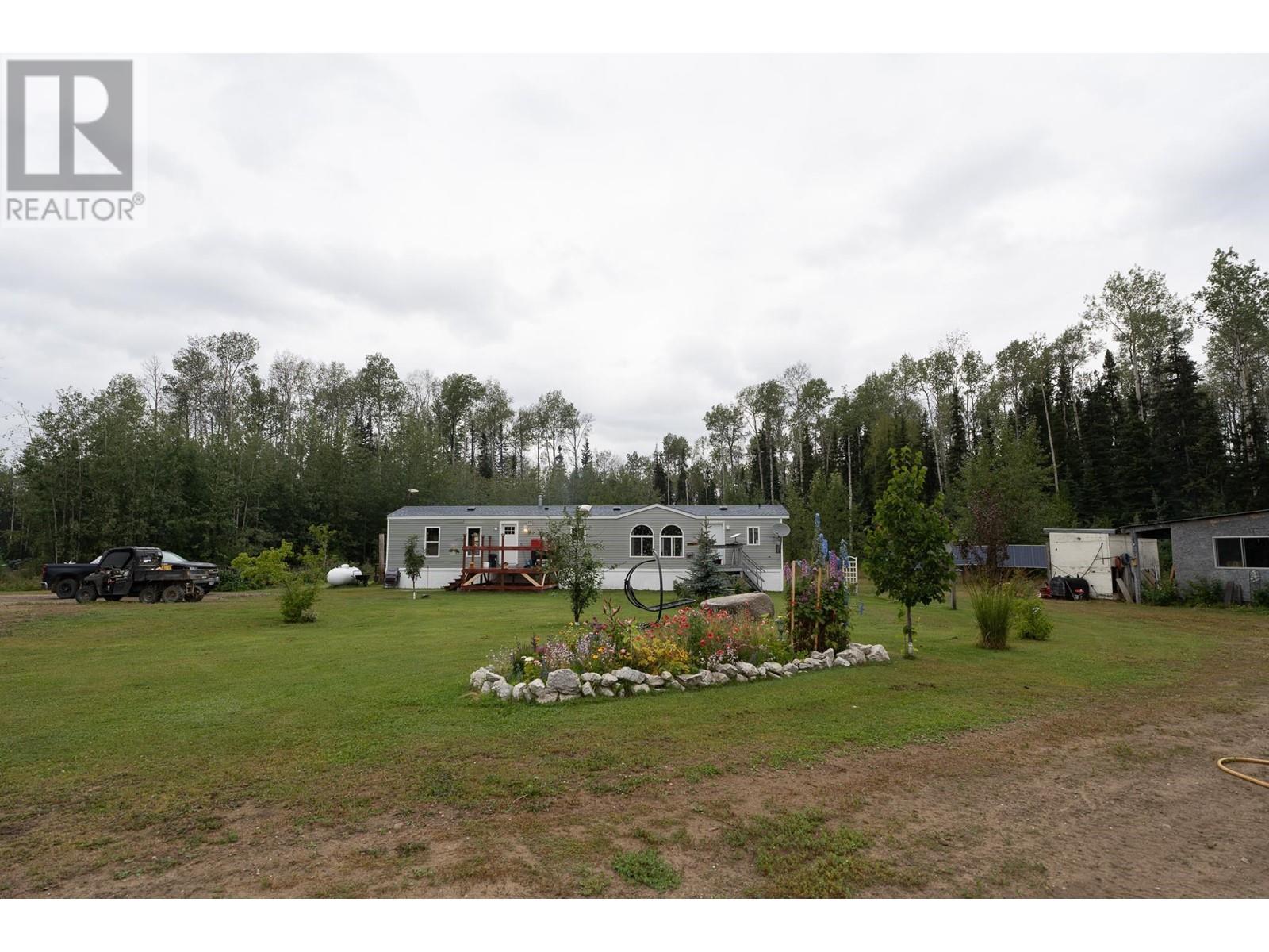 11308 39 Highway, Mackenzie, British Columbia  V0J 2C0 - Photo 3 - R2917770