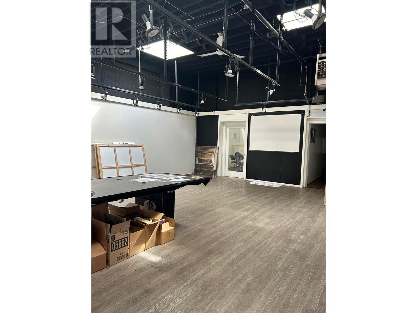 1677 W 2nd Avenue, Vancouver, British Columbia  V6J 1H3 - Photo 3 - C8062405