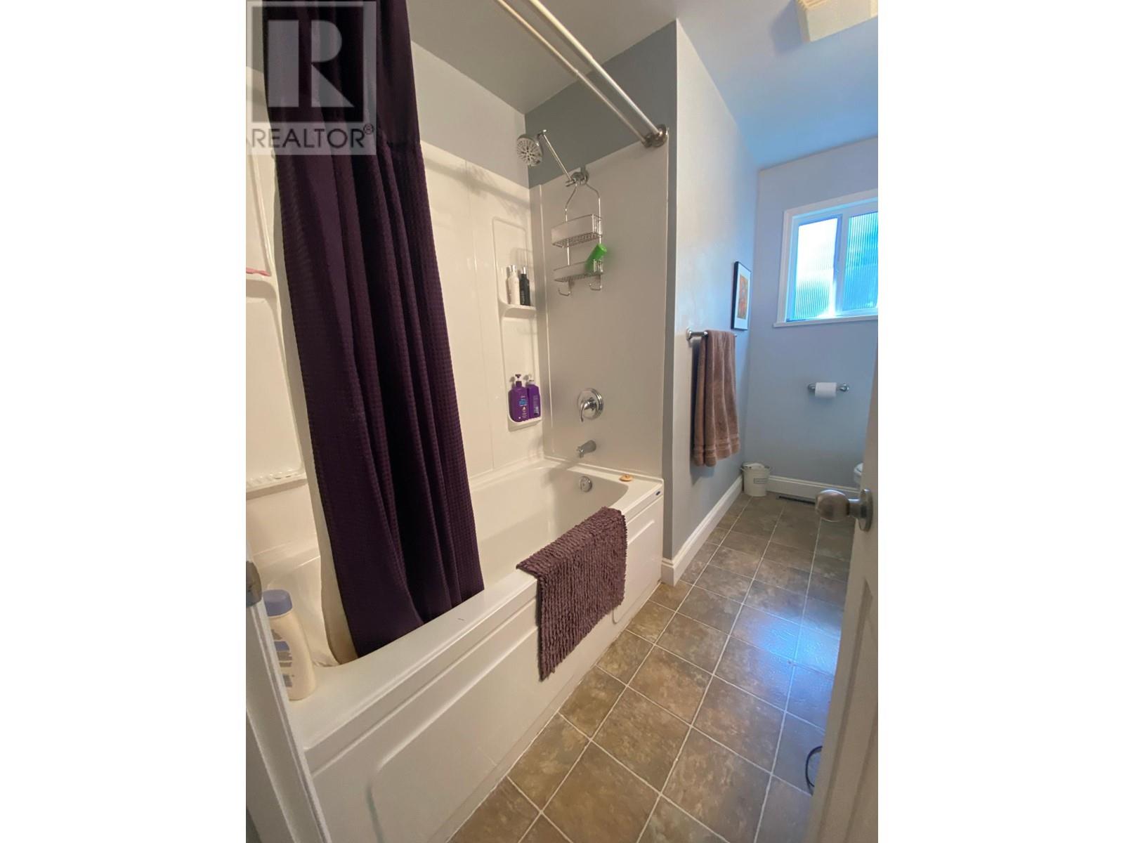 4702 Spurraway Road, Kamloops, British Columbia  V2H 1M7 - Photo 21 - 180511