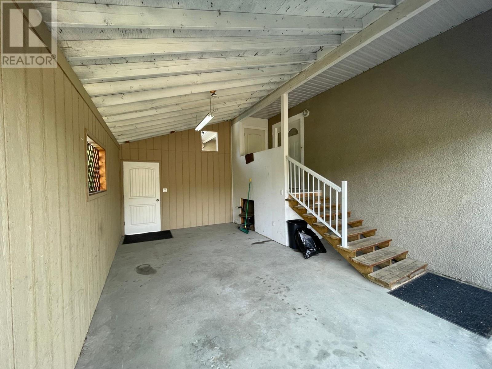 4702 Spurraway Road, Kamloops, British Columbia  V2H 1M7 - Photo 27 - 180511