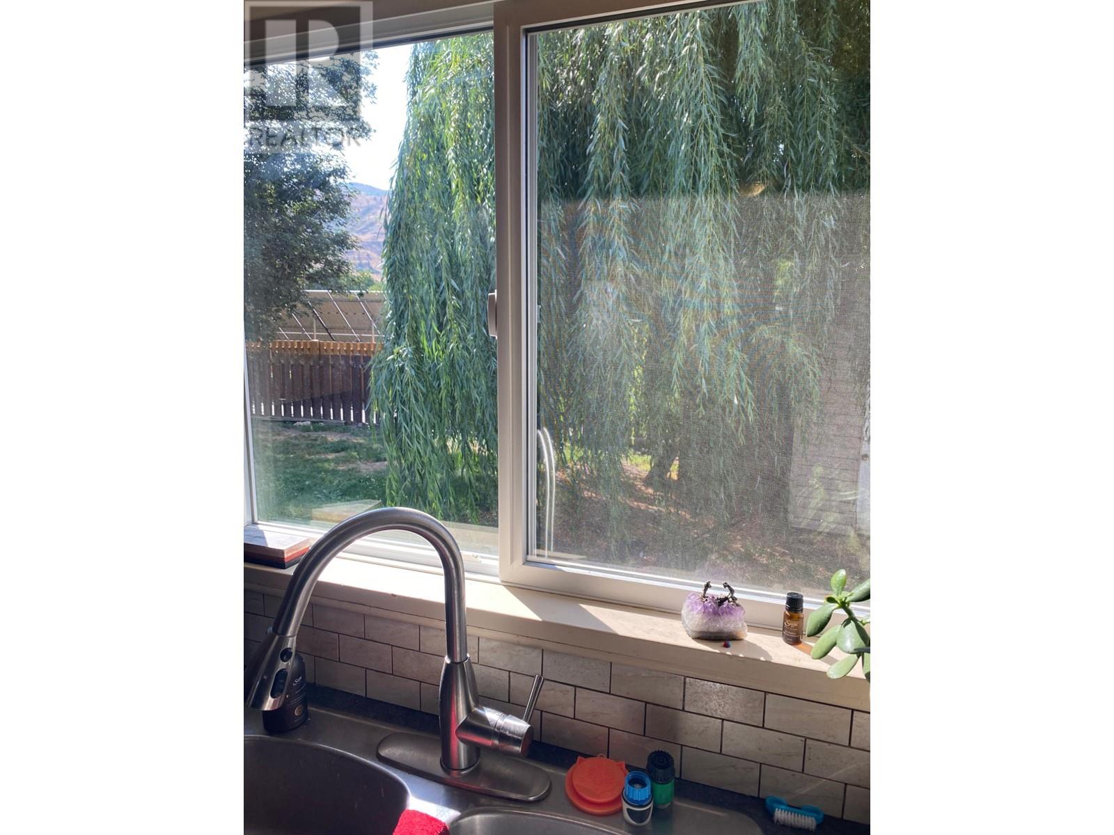 4702 Spurraway Road, Kamloops, British Columbia  V2H 1M7 - Photo 8 - 180511