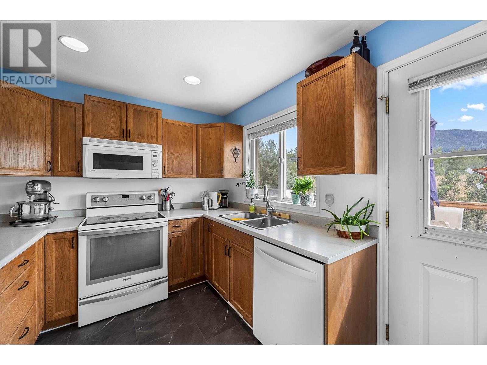 2960 Mclean Place, Merritt, British Columbia  V1K 1G4 - Photo 5 - 180507