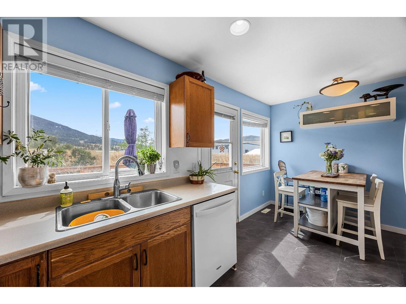 2960 Mclean Place, Merritt, British Columbia  V1K 1G4 - Photo 7 - 180507