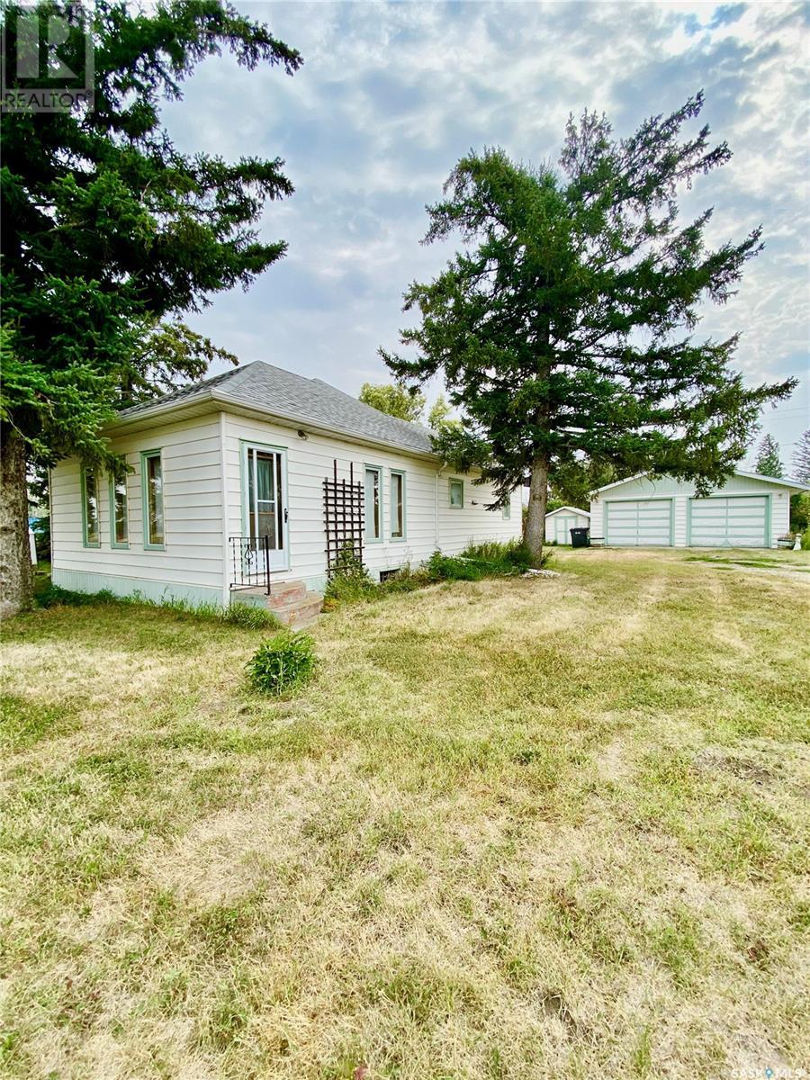 621 Herbert Street, Brownlee, Saskatchewan  S0H 0M0 - Photo 1 - SK981507