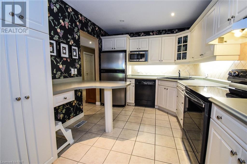 32 Stonegate Place, Fonthill, Ontario  L0S 1E3 - Photo 16 - 40637098