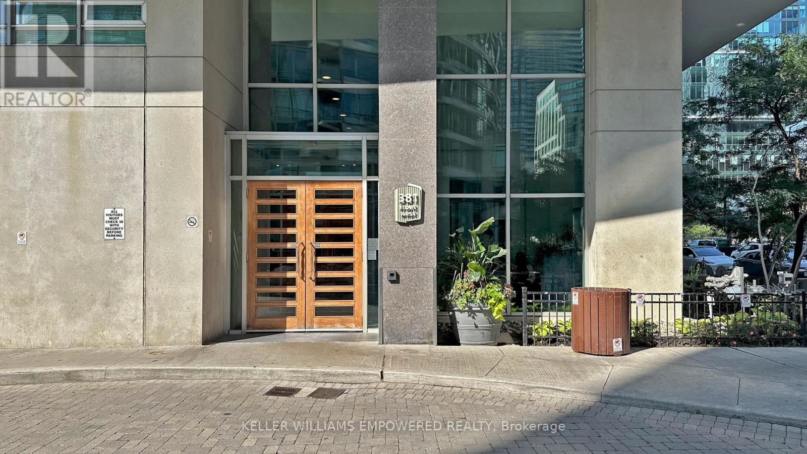 2501 - 381 Front Street W, Toronto (Waterfront Communities), Ontario  M5V 3R8 - Photo 2 - C9257967