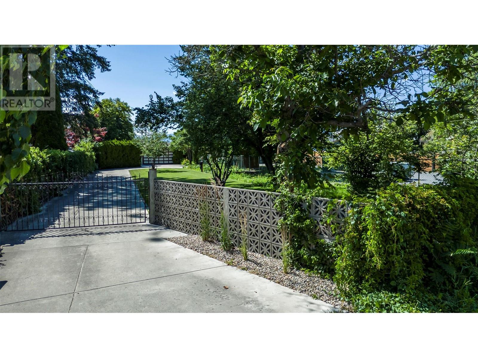 4080 Lakeshore Road Kelowna