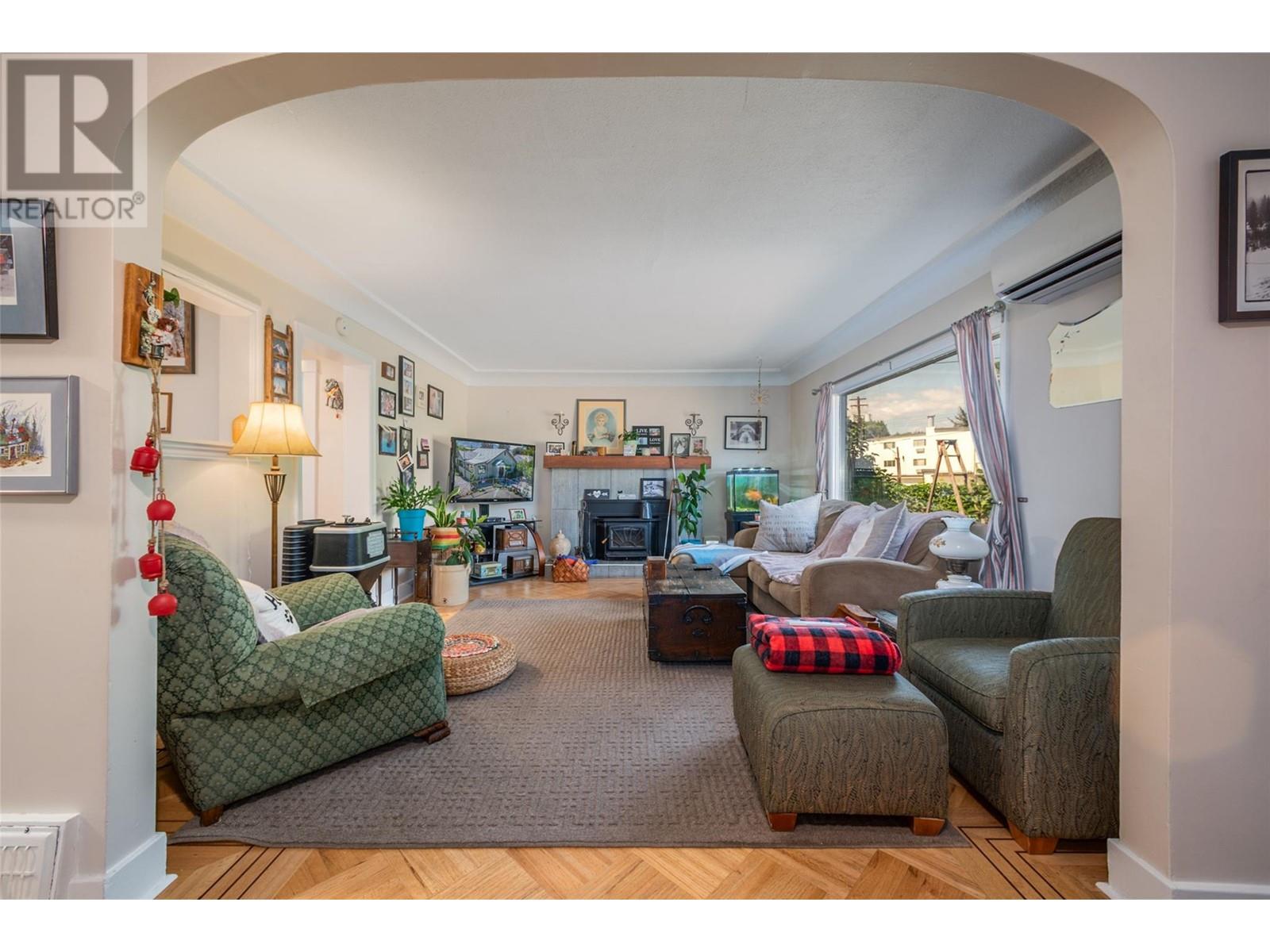 Property at 930 Vernon Avenue image 3