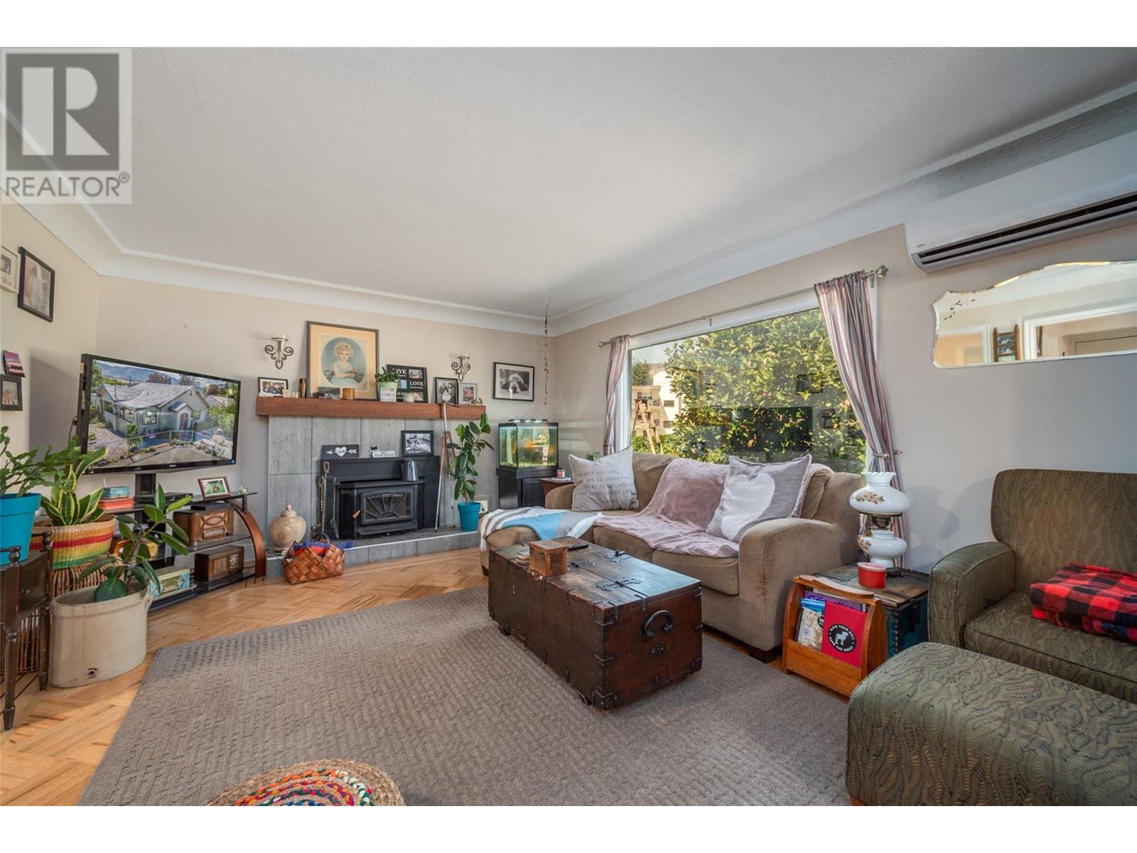 Property at 930 Vernon Avenue image 4