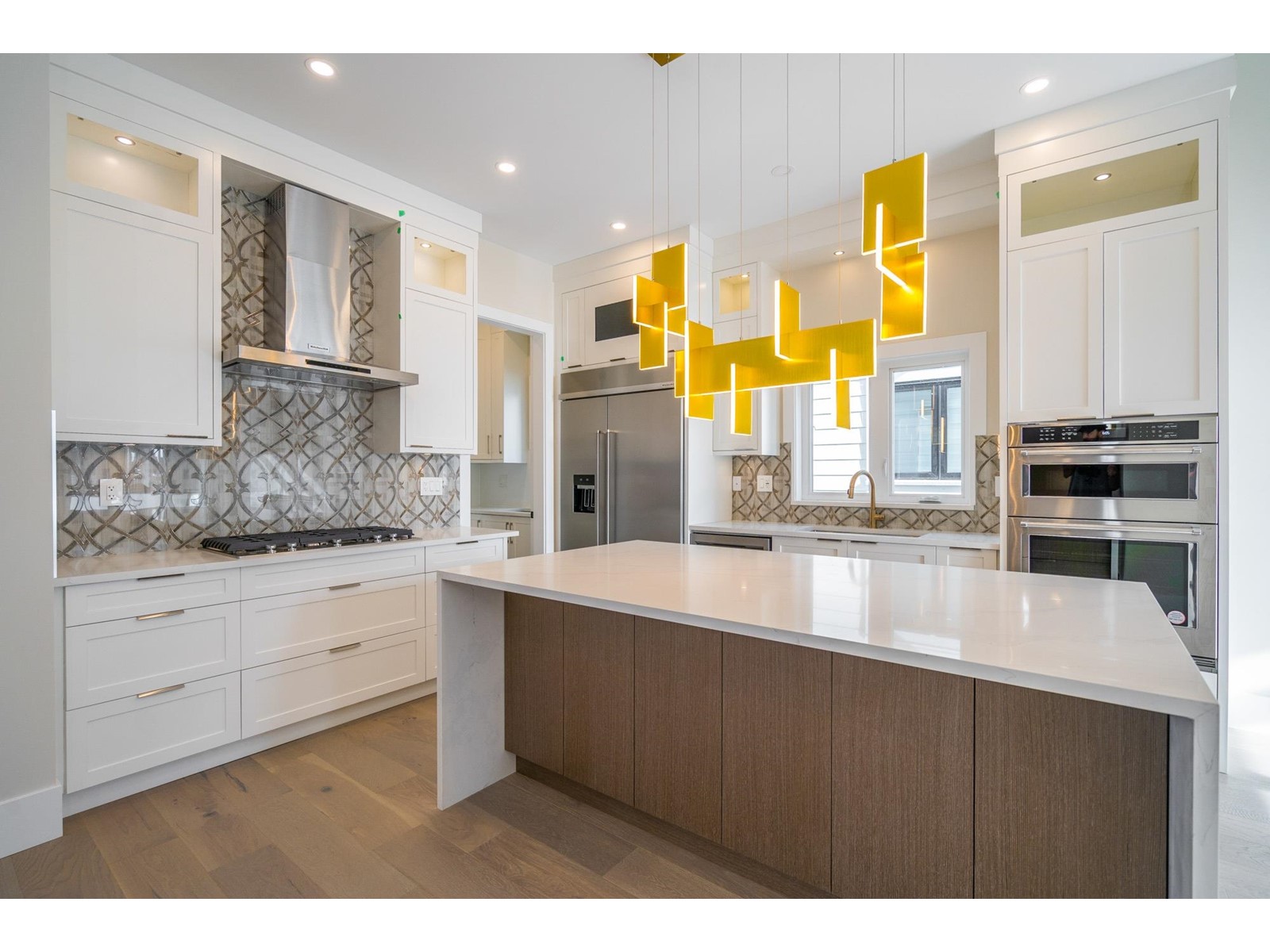 16548 22 Avenue, Surrey, British Columbia  V3Z 0V6 - Photo 2 - R2917835
