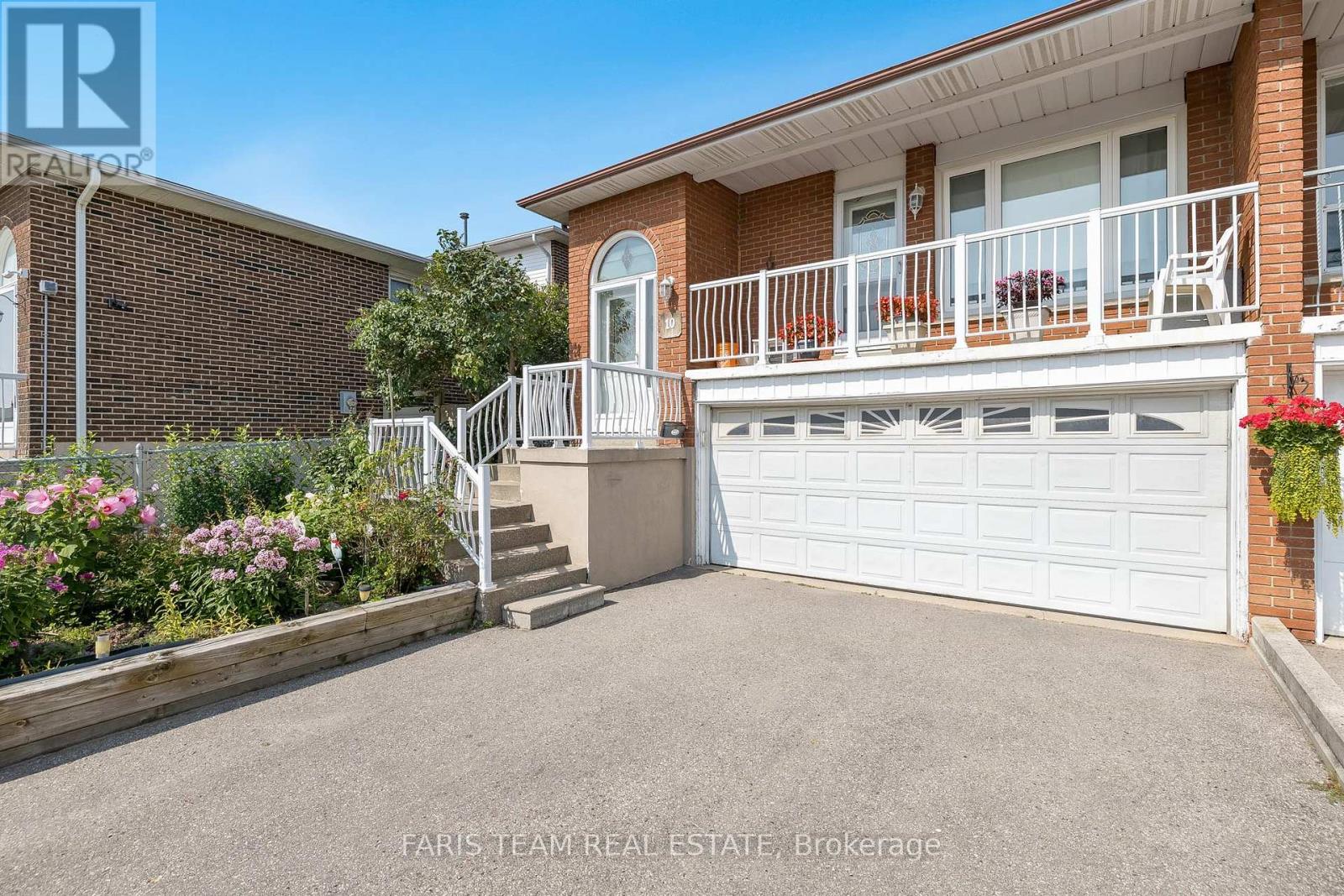 10 Stocco Court, Vaughan (West Woodbridge), Ontario  L4L 2Y1 - Photo 2 - N9267129