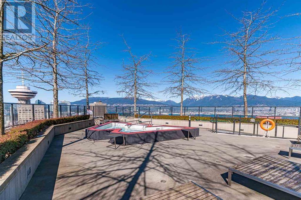 Listing Picture 12 of 28 : 1202 108 W CORDOVA STREET, Vancouver / 溫哥華 - 魯藝地產 Yvonne Lu Group - MLS Medallion Club Member