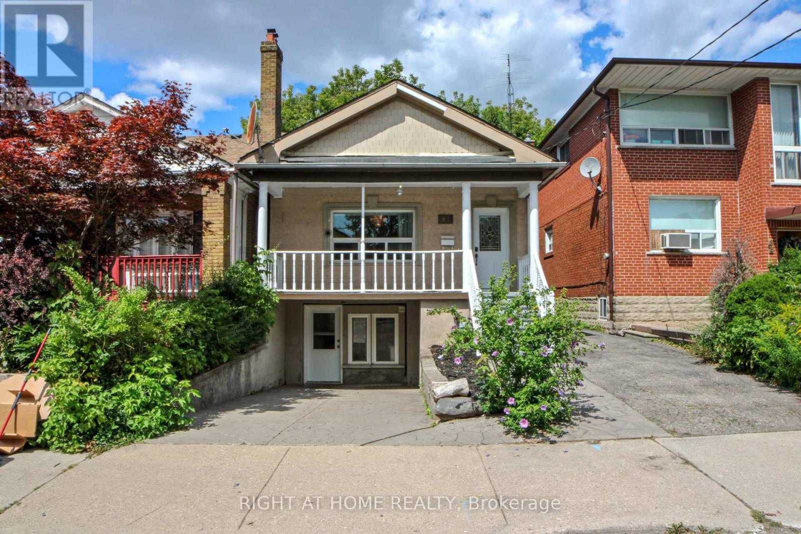 92 Livingstone Avenue, Toronto (Briar Hill-Belgravia), Ontario  M6E 2L8 - Photo 1 - W9268225