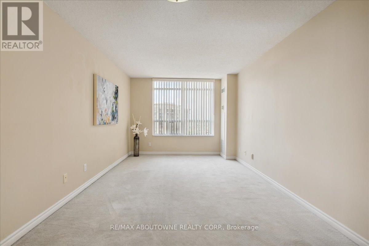 2104 - 35 Kingsbridge Garden Circle, Mississauga (Hurontario), Ontario  L5R 3Z5 - Photo 13 - W9268265