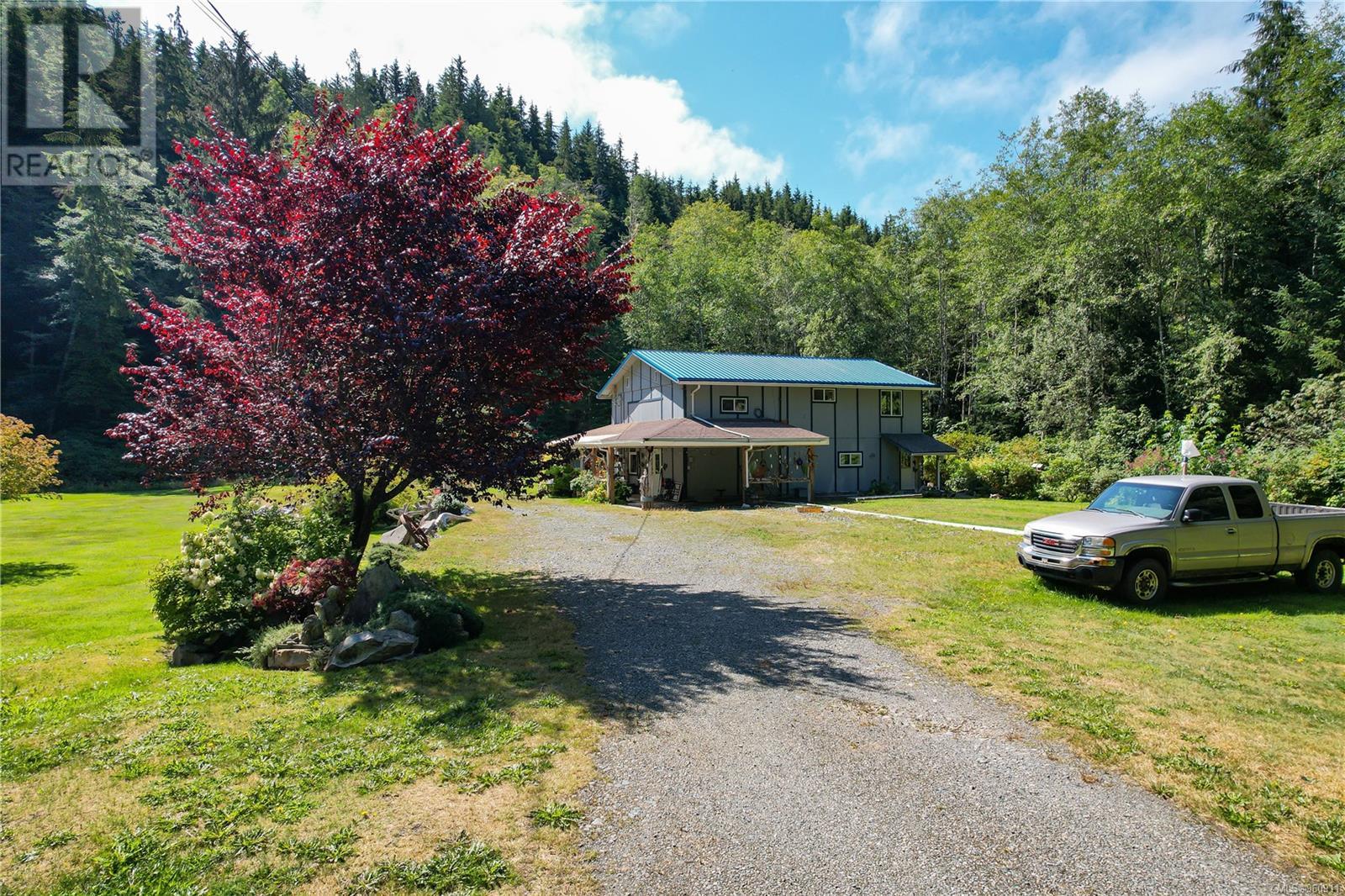 105 Springhill Rd, Port Mcneill, British Columbia  V0N 2R0 - Photo 2 - 960911